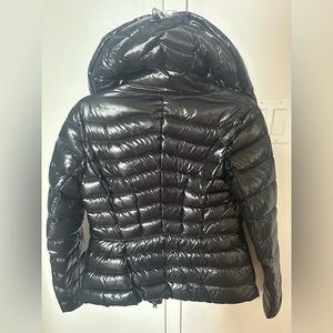 Black short puffer